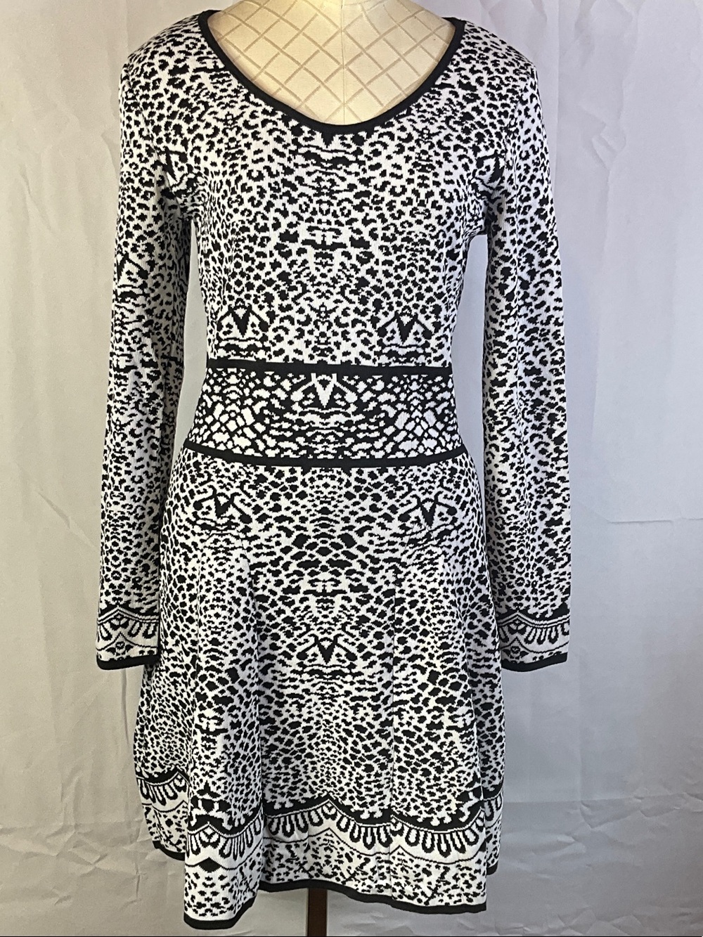 Fraiche by J Long Sleeve Animal Print Knit Midi Sweater Dress Size Large